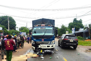 Tai nạn giao thông nghiêm trọng với xe tải, bà và cháu gái 2 tuổi tử vong