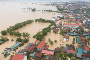 'Rốn lũ' Lệ Thủy, nghìn ngôi nhà chìm sâu trong biển nước