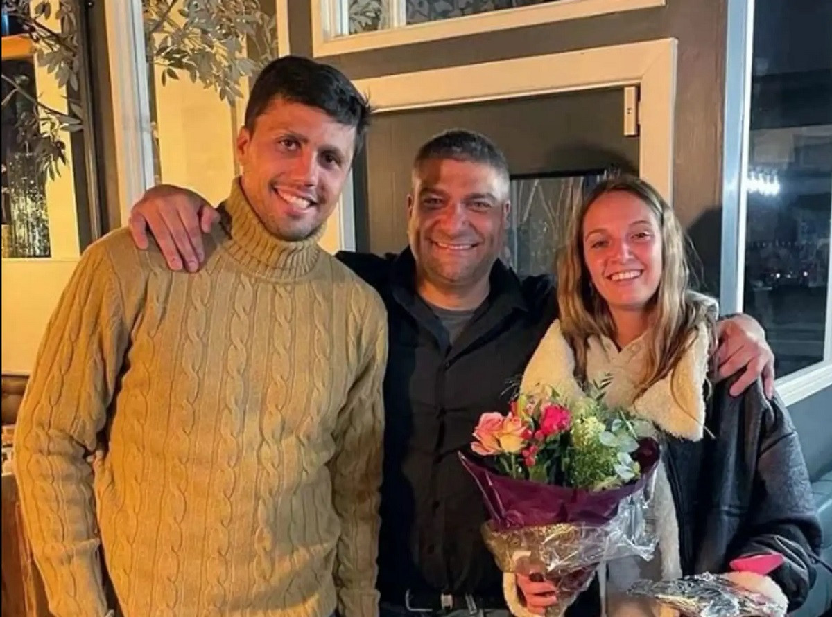 Rodri ban gai tribuna 2.jpg