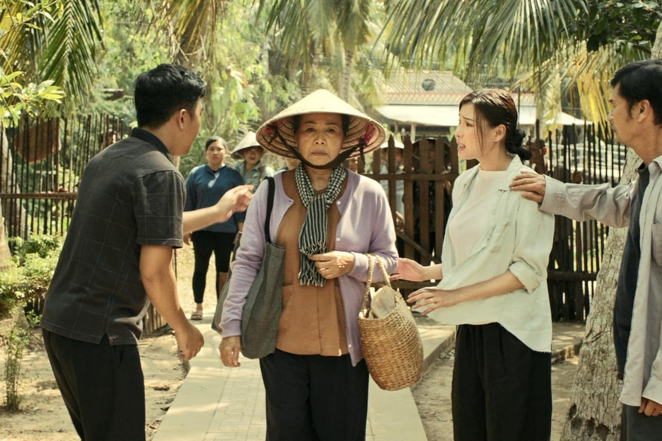 Cục Điện ảnh lên tiếng việc phim 'Bà già đi bụi' chưa thể ra rạp