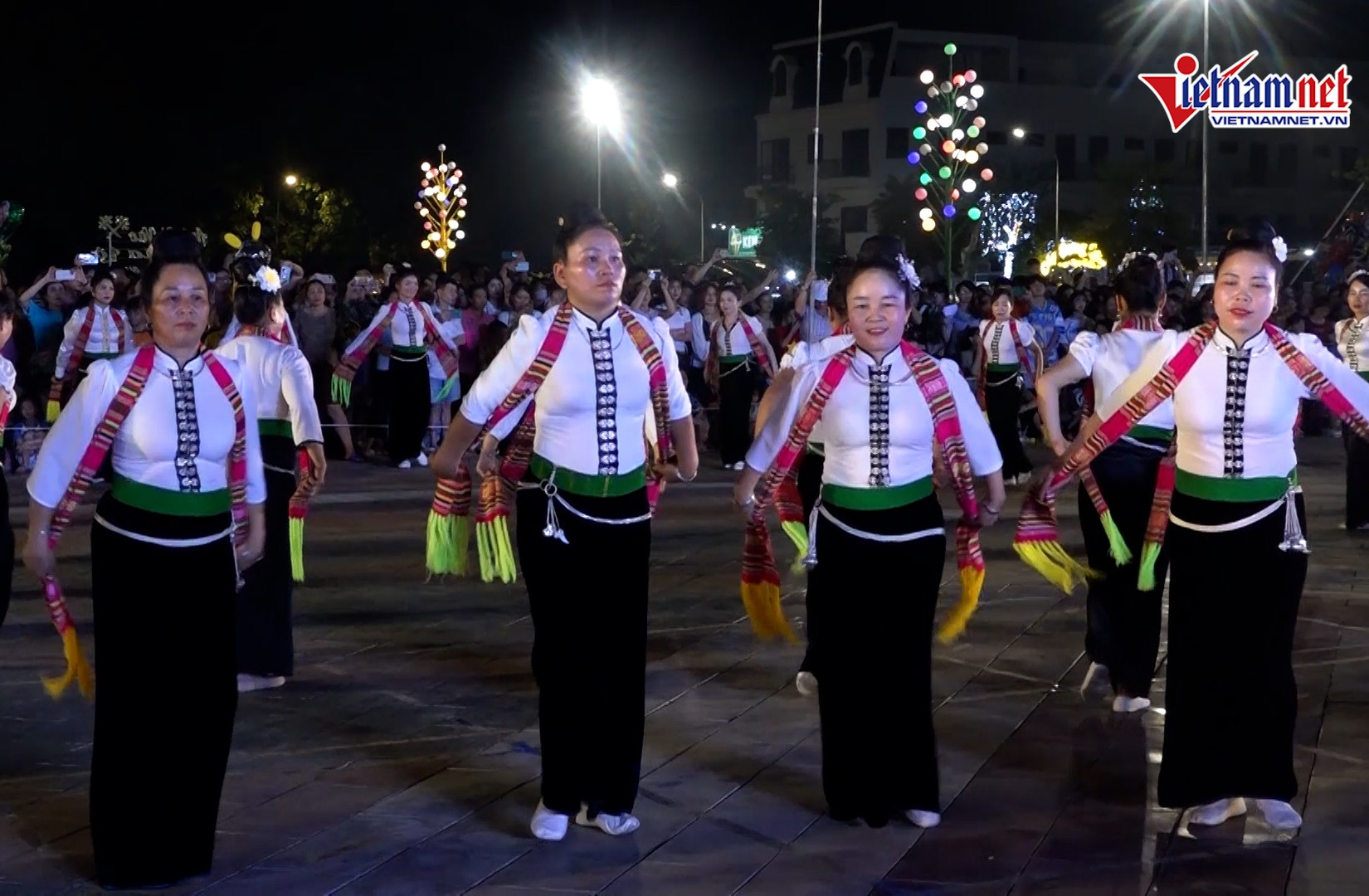 Bảo tồn điệu Xoè Thái - Di sản văn hóa phi vật thể của nhân loại