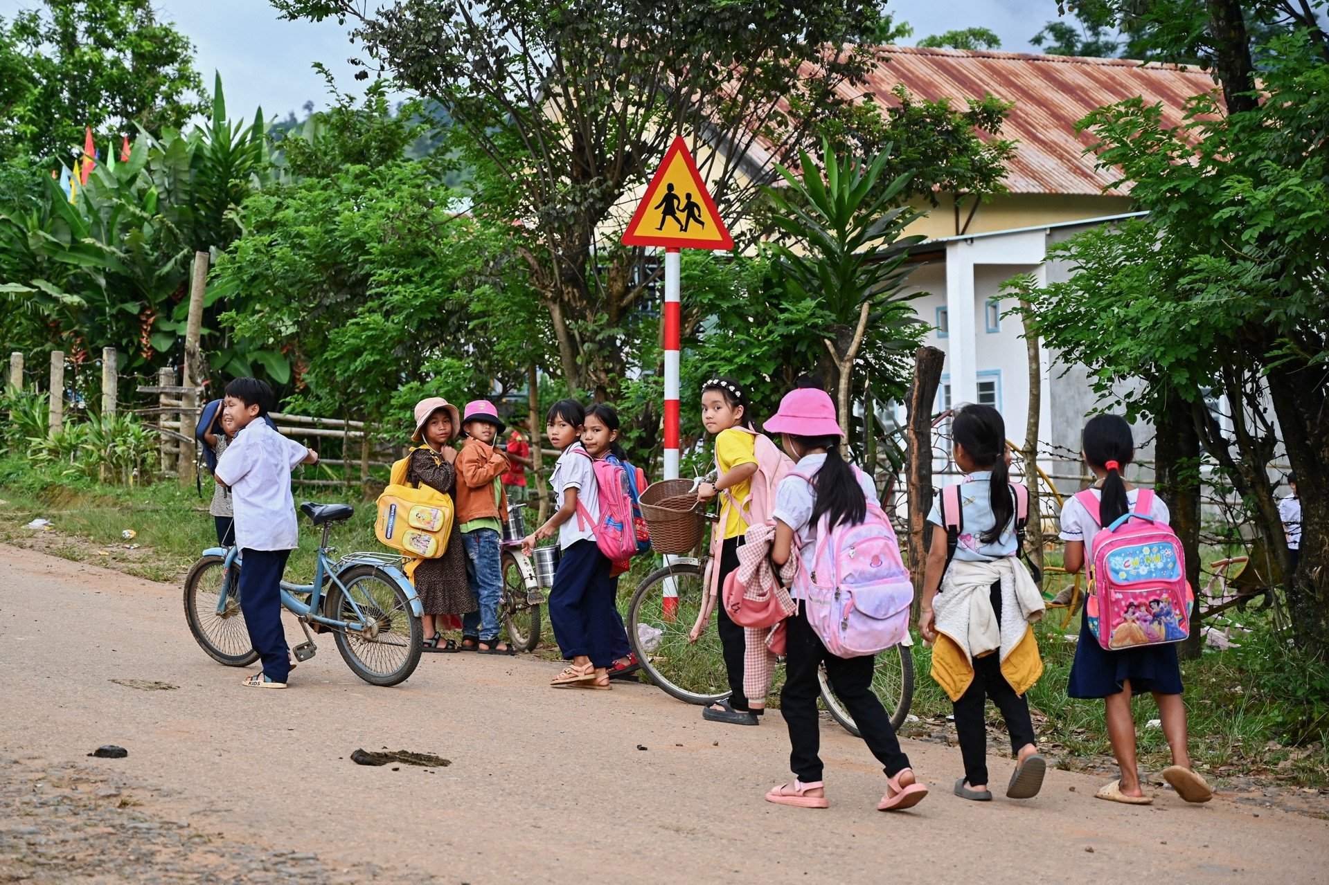 Trao cơ hội, mở hướng đi giúp hộ nghèo vươn lên