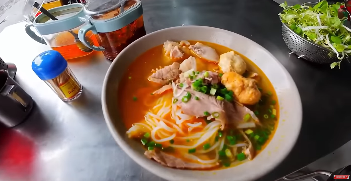 bún bò Huế 2.png