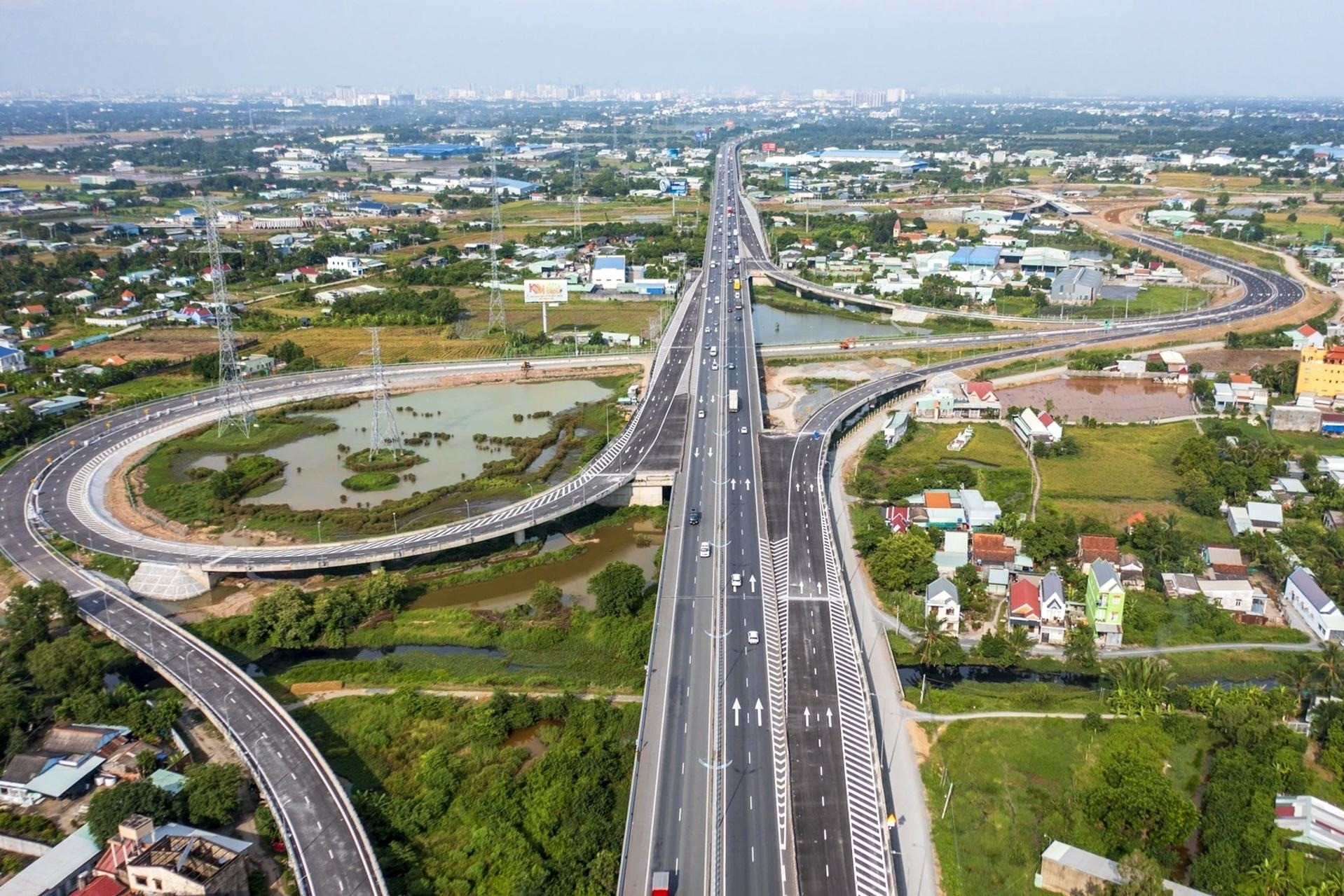 Cao tốc đẹp bậc nhất chạy xuyên rừng ngập mặn ở Đồng Nai