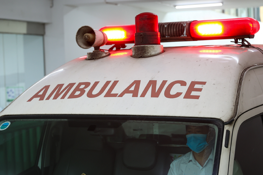 Người phụ nữ phải mổ cấp cứu sau khi tiêm dung dịch lạ vào bụng