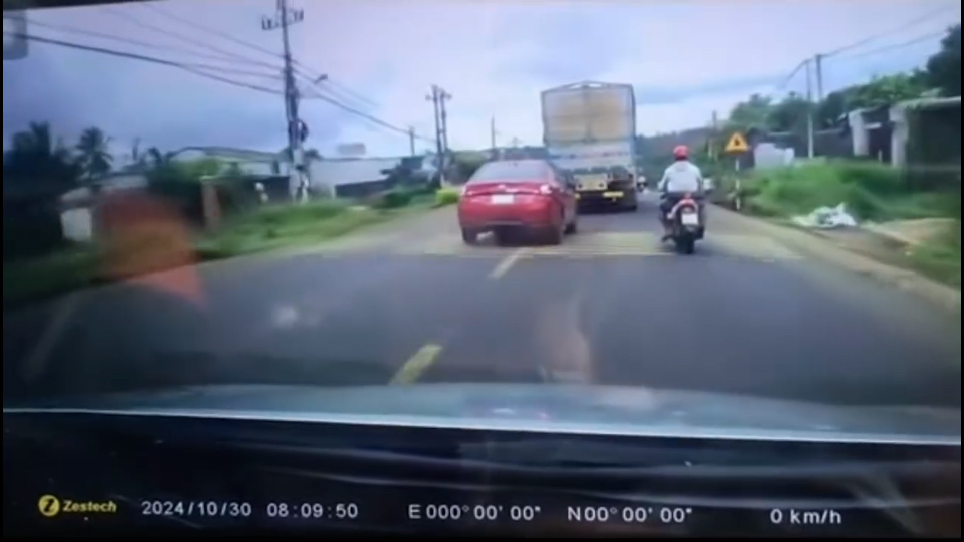 o to vuot den do.00_22_37_22.Still002.jpg