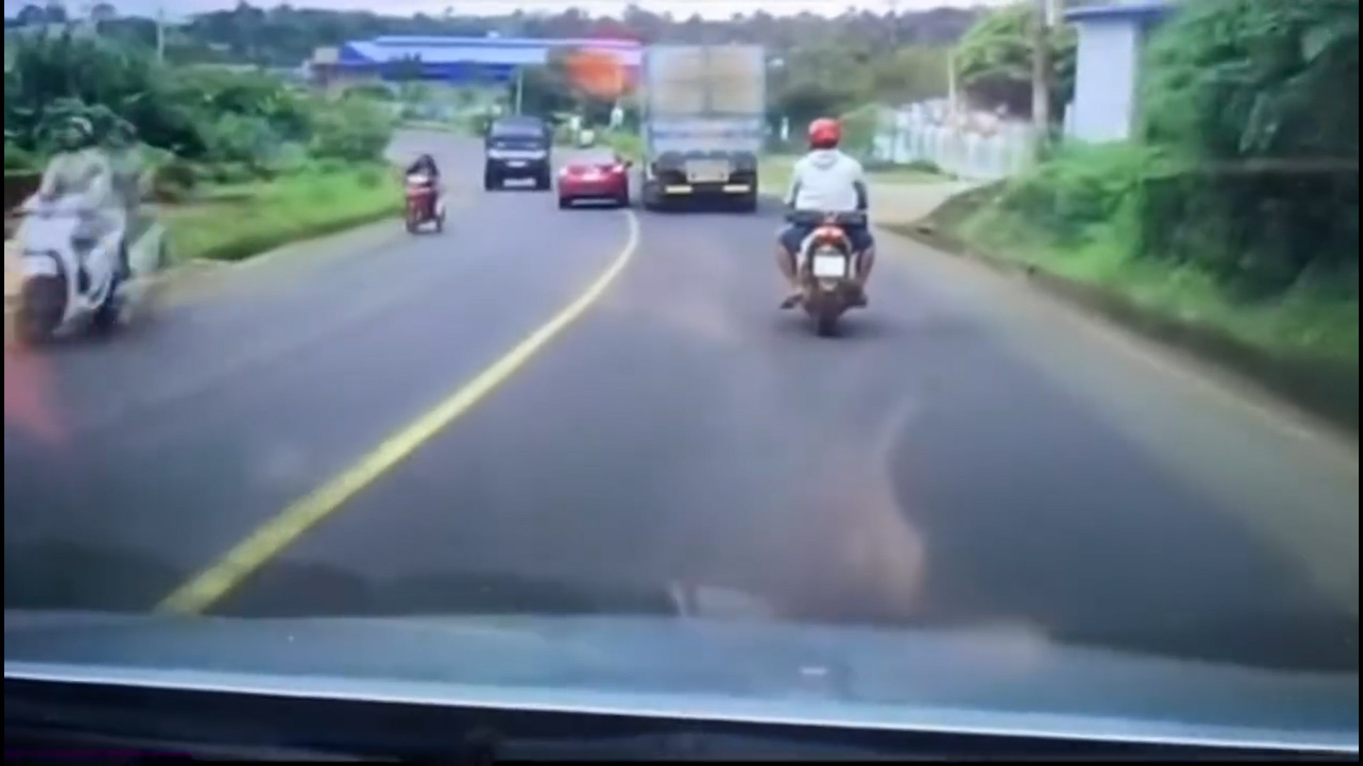 o to vuot den do.00_22_52_17.Still003.jpg