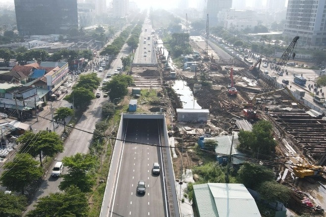 TPHCM: Thông xe hầm chui đầu tiên tại nút giao Nguyễn Văn Linh - Nguyễn Hữu Thọ