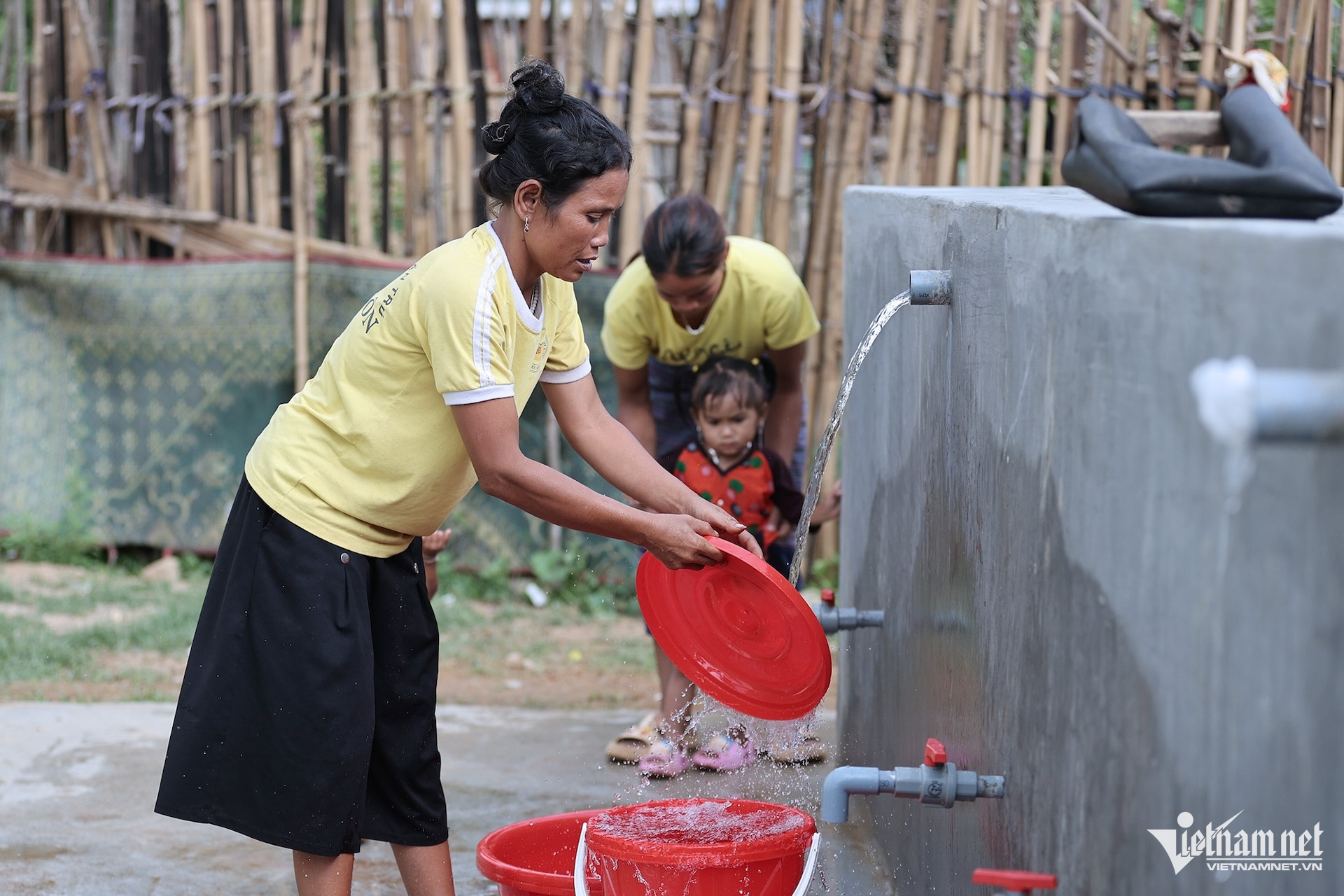 W-dan toc giam ngheo.jpg