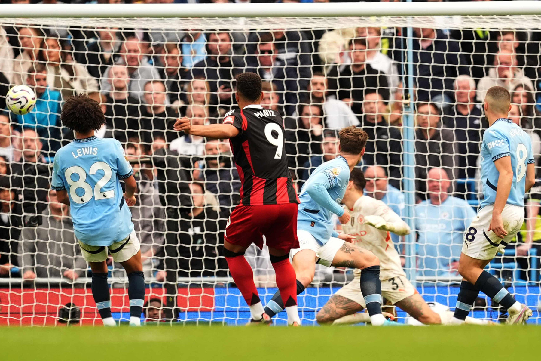 Muniz Man City Fulham PA.jpg