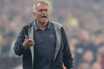 Jose Mourinho tiến thoái lưỡng nan