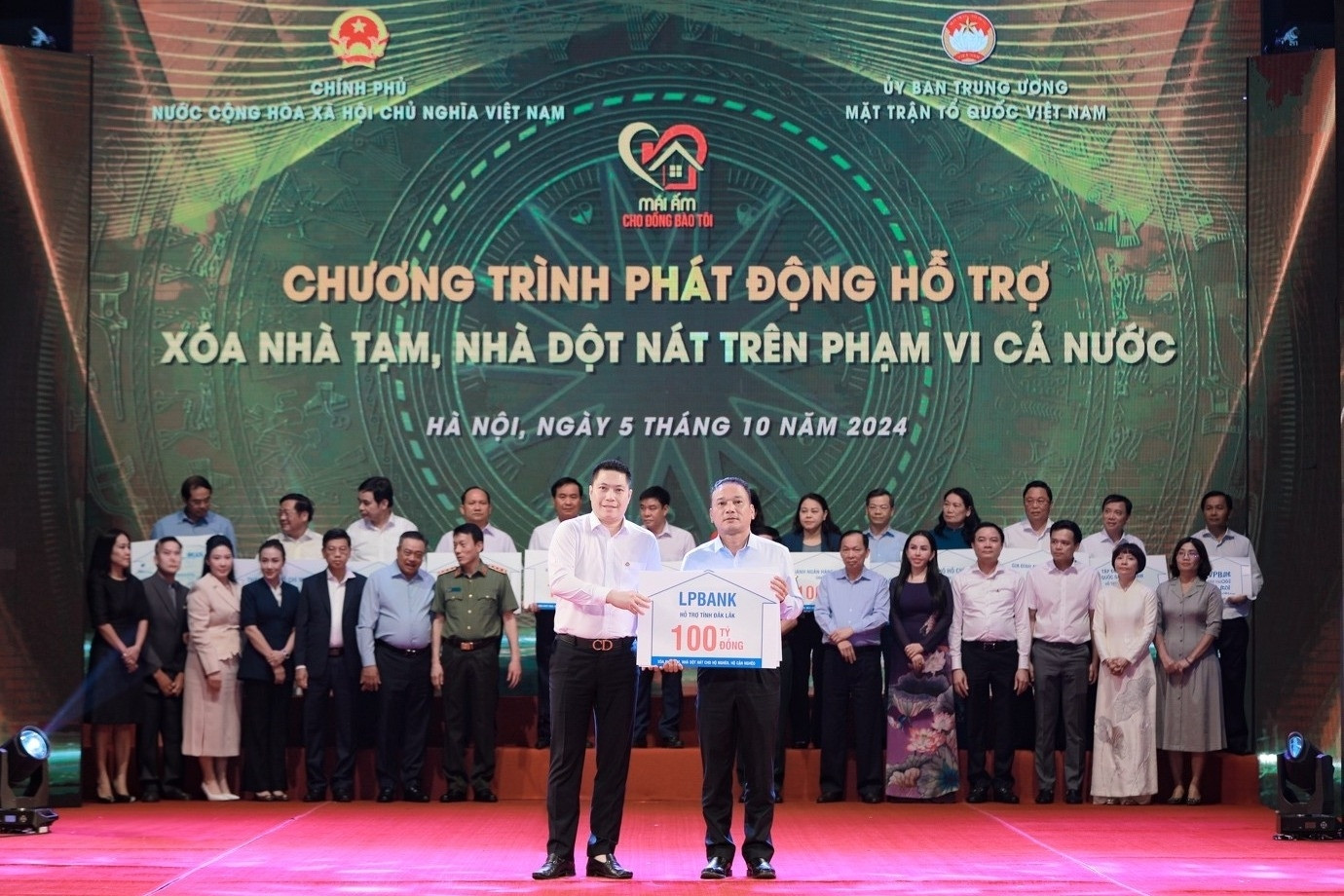 LPBank ủng hộ 100 tỷ đồng hỗ trợ xoá nhà tạm, dột nát ở Đắk Lắk