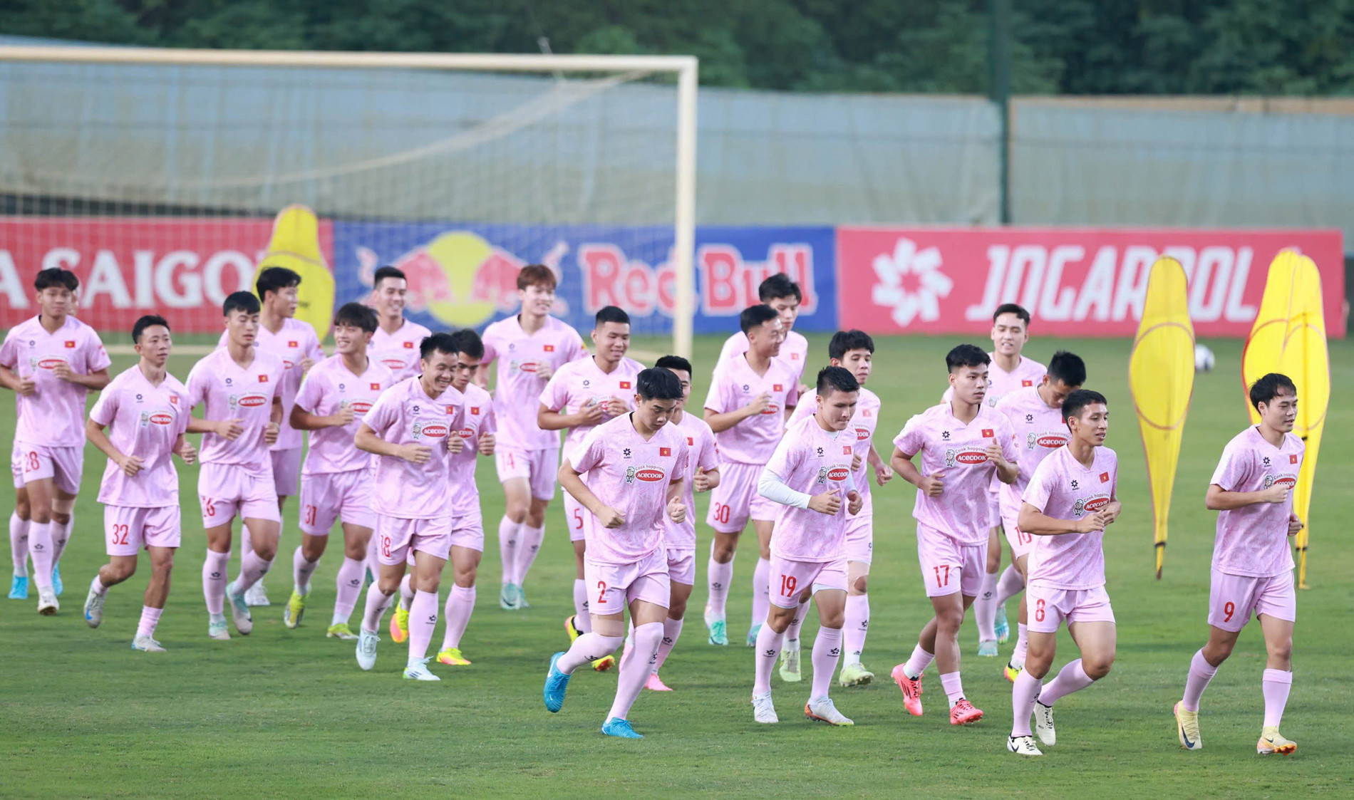 Tuyển Việt Nam rộn ràng trên sân tập, chuẩn bị đấu Ấn Độ tuyen viet nam 1.jpg