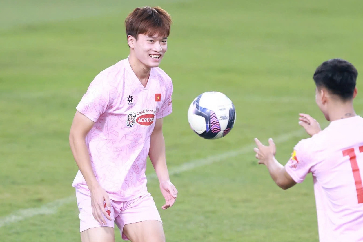 Tuyển Việt Nam rộn ràng trên sân tập, chuẩn bị đấu Ấn Độ