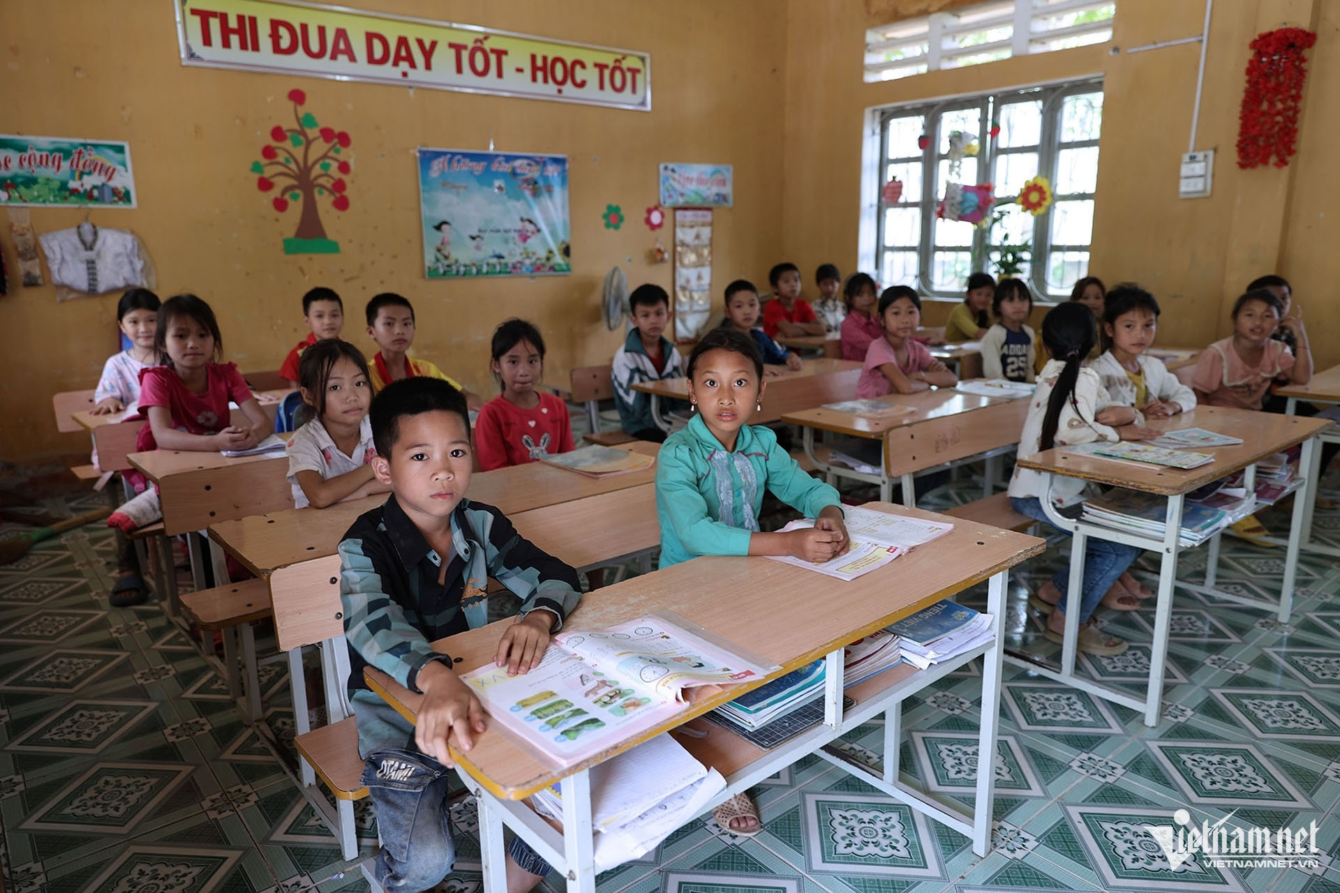 W-hoc sinh nong thon giam ngheo.jpg