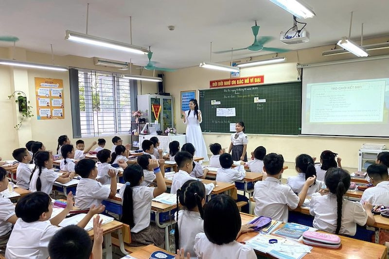 Đề xuất chi 9.200 tỷ miễn học phí cho con giáo viên: ‘Con tôi không cần miễn’