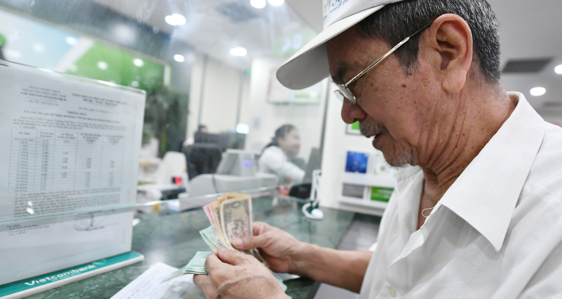 Đóng 20 năm bảo hiểm xã hội nhưng nghỉ trước tuổi, mức lương hưu thế nào?