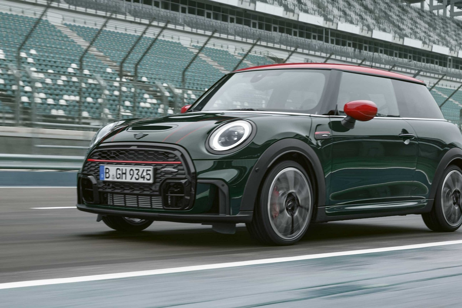 Ngân hàng giám sát khách bán xe Mini John Cooper Works để trả nợ