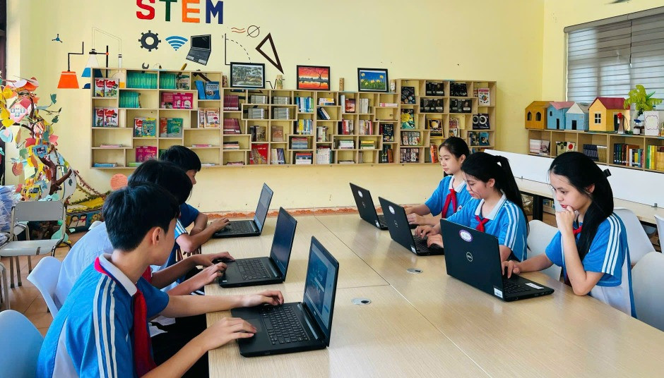 Tiết tin học tại trường THCS Mạo Khê 2, thị xã Đông Triều.