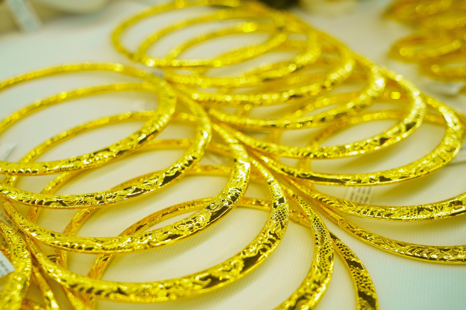 Giá vàng hôm nay 12/11/2024 lao dốc mất phanh, vàng nhẫn giảm thê thảm