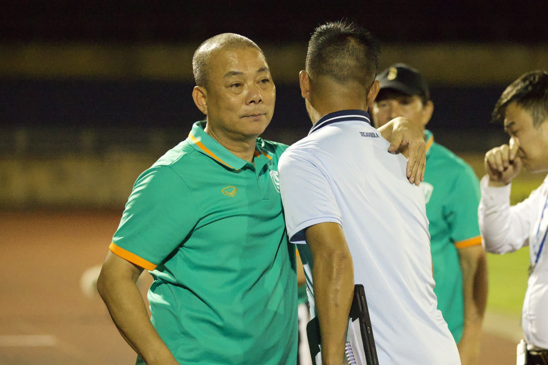 7 trận không biết thắng, HLV SLNA từ chức