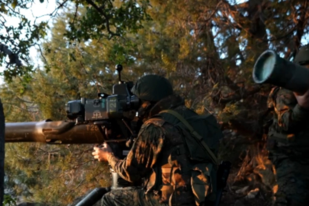 Hezbollah bác việc nhận được đề nghị ngừng bắn, Houthi nói tấn công căn cứ IDF
