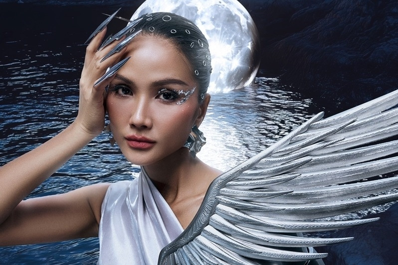 H'hen Niê hóa chiến binh khác lạ, miệt mài hoạt động xã hội
