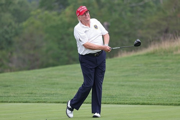 Tổng thống Hàn Quốc tập đánh golf để chuẩn bị gặp ông Trump