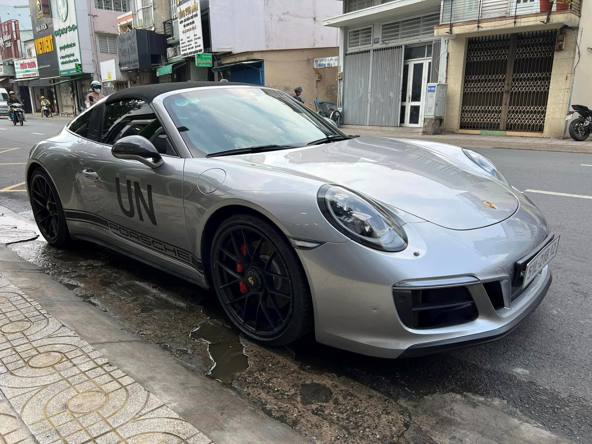 911 targa 4gts 1.jpg