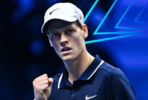 Hạ Taylor Fritz, Jannik Sinner cân bằng kỷ lục của Federer và Djokovic