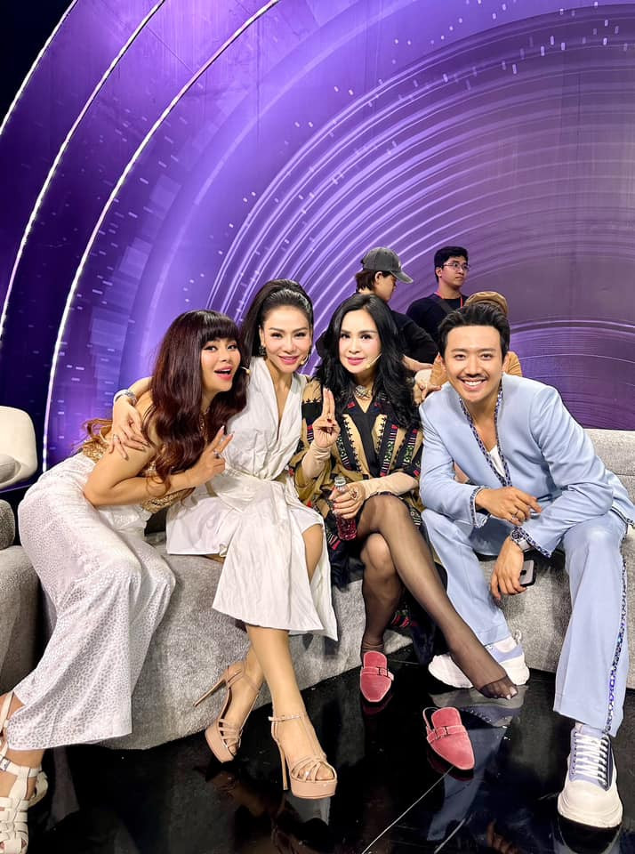 Thu minh va cac ban.jpg