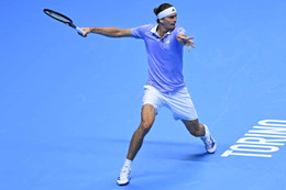 Hạ Casper Ruud, Zverev chạm 1 tay vào vé bán kết ATP Finals
