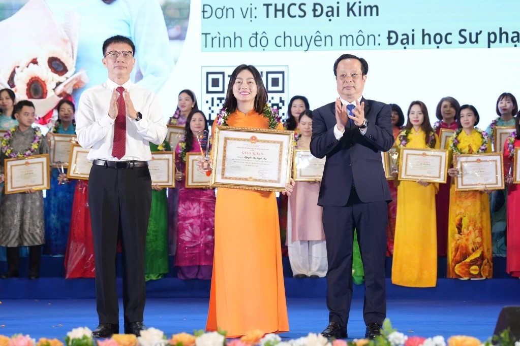 Hà Nội vinh danh 196 nhà giáo tâm huyết, sáng tạo năm 2024