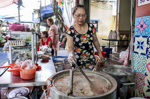 Quán bún sung 40 năm ở Nam Định: Chỉ 10 nghìn/bát, hết veo cả tạ bún mỗi ngày