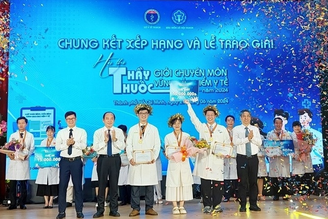 Trao giải Hội thi Thầy thuốc giỏi chuyên môn, vững Bảo hiểm y tế 2024