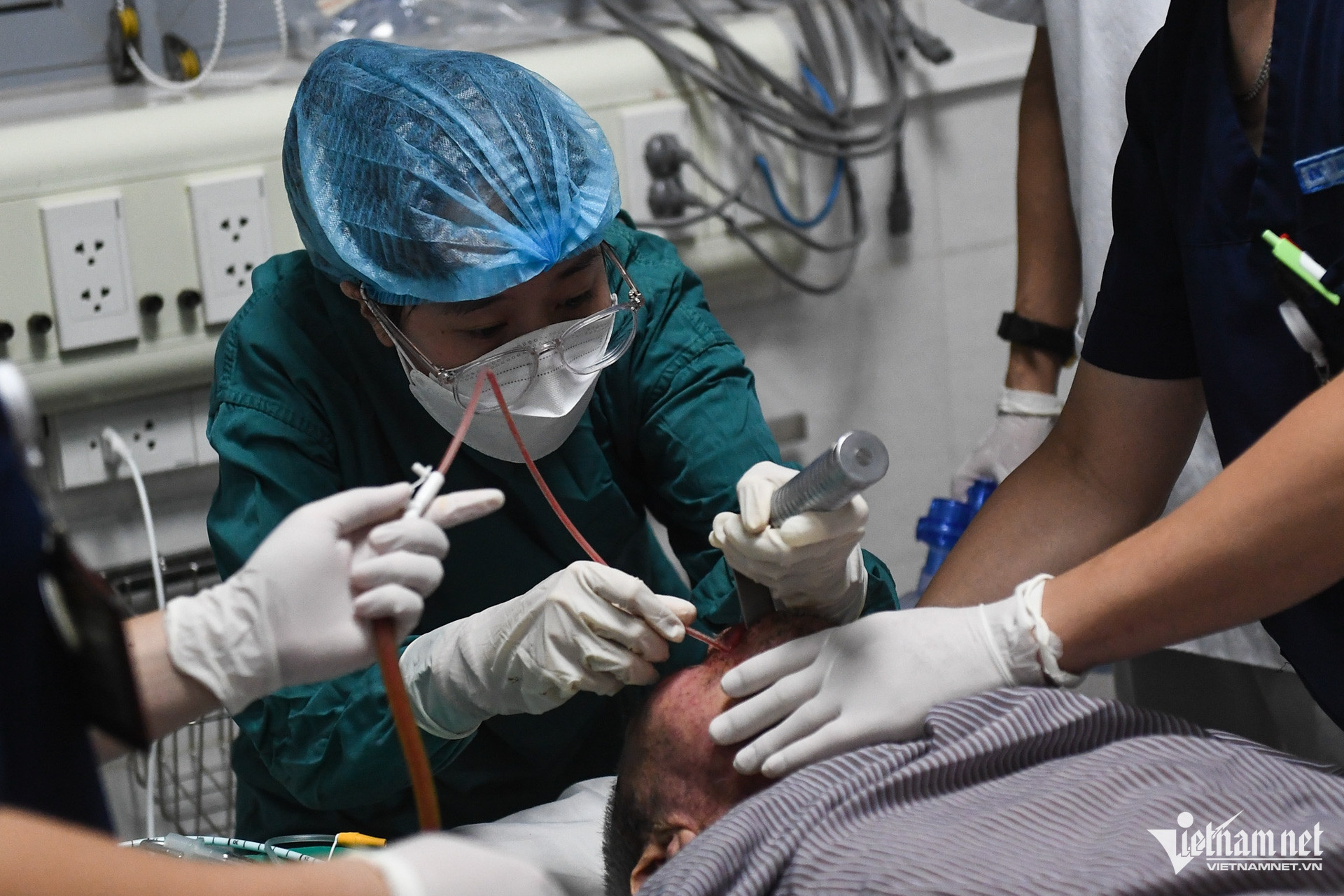 W-Cấp cứu   điều trị   Bạch Mai (25).jpg