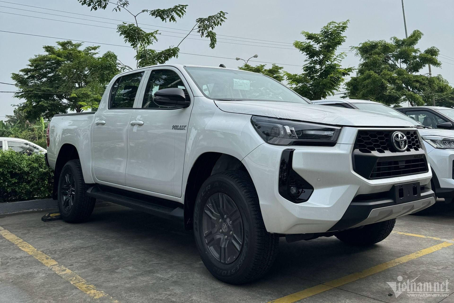 w toyota hilux 2024 5 2213.jpg