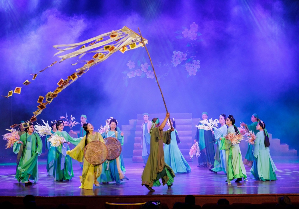 batch_resize_Cảnh mở màn.jpg