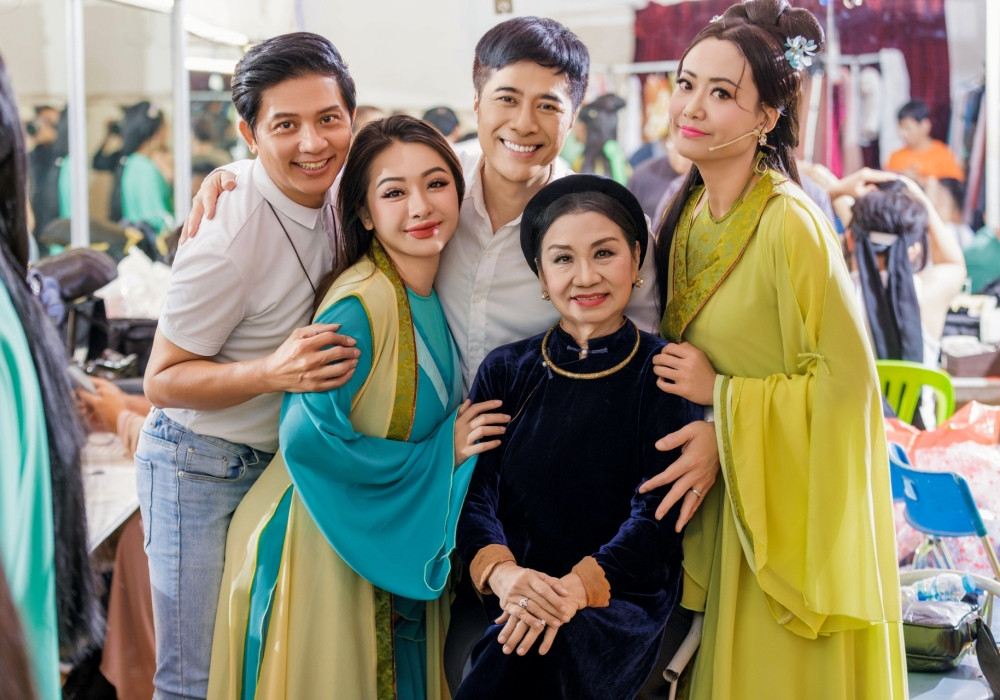 batch_resize_Hậu trường Quang Thảo   Hồng Ánh   Nhà giáo ưu tú Diệu Đức   Nguyên Ngọc.jpg