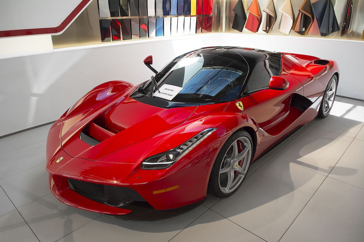 LaFerrari_in_Beverly_Hills_(14563979888).jpg