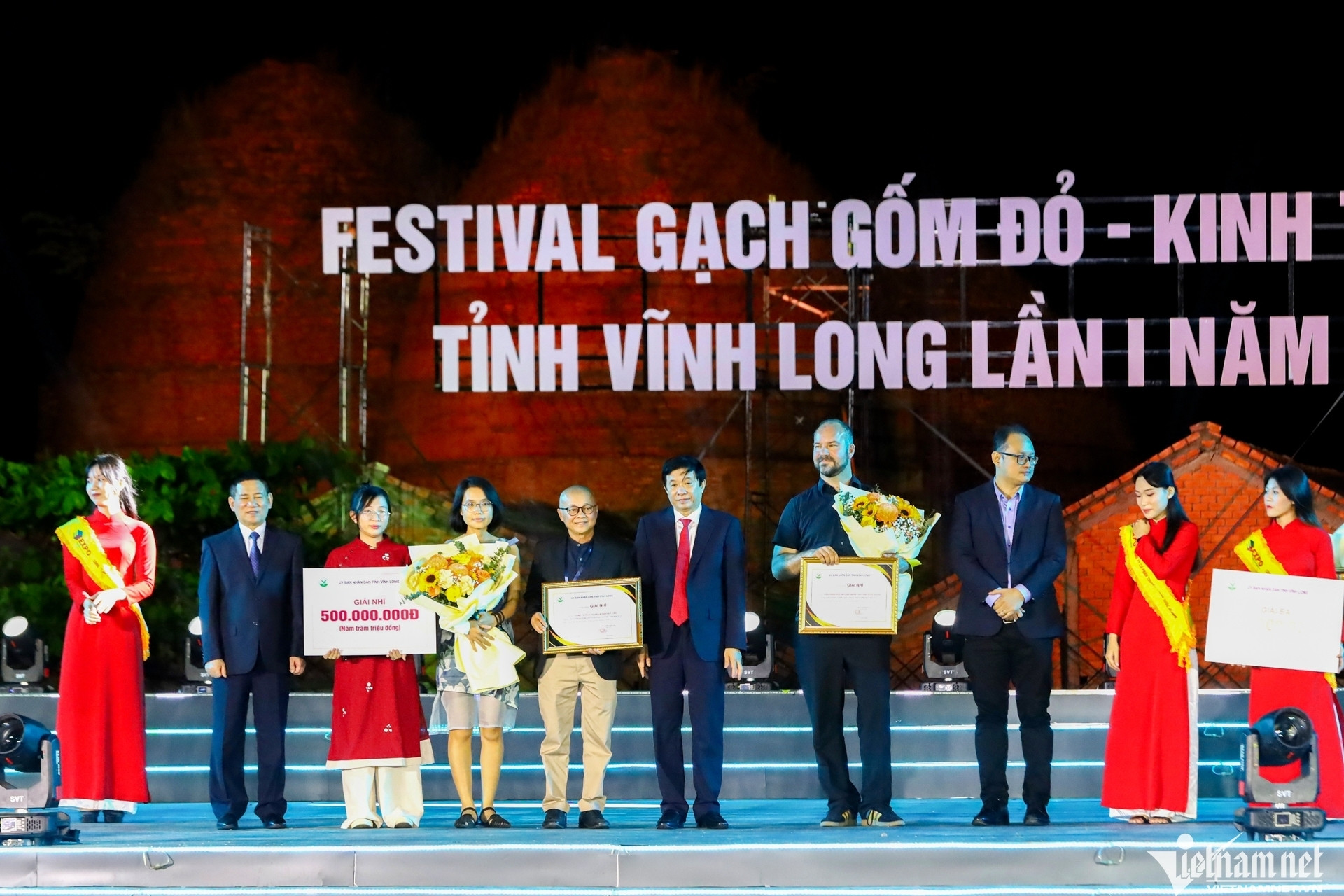 Vĩnh Long cam kết xây dựng nền kinh tế xanh, tuần hoàn tại Festival gạch gốm đỏ