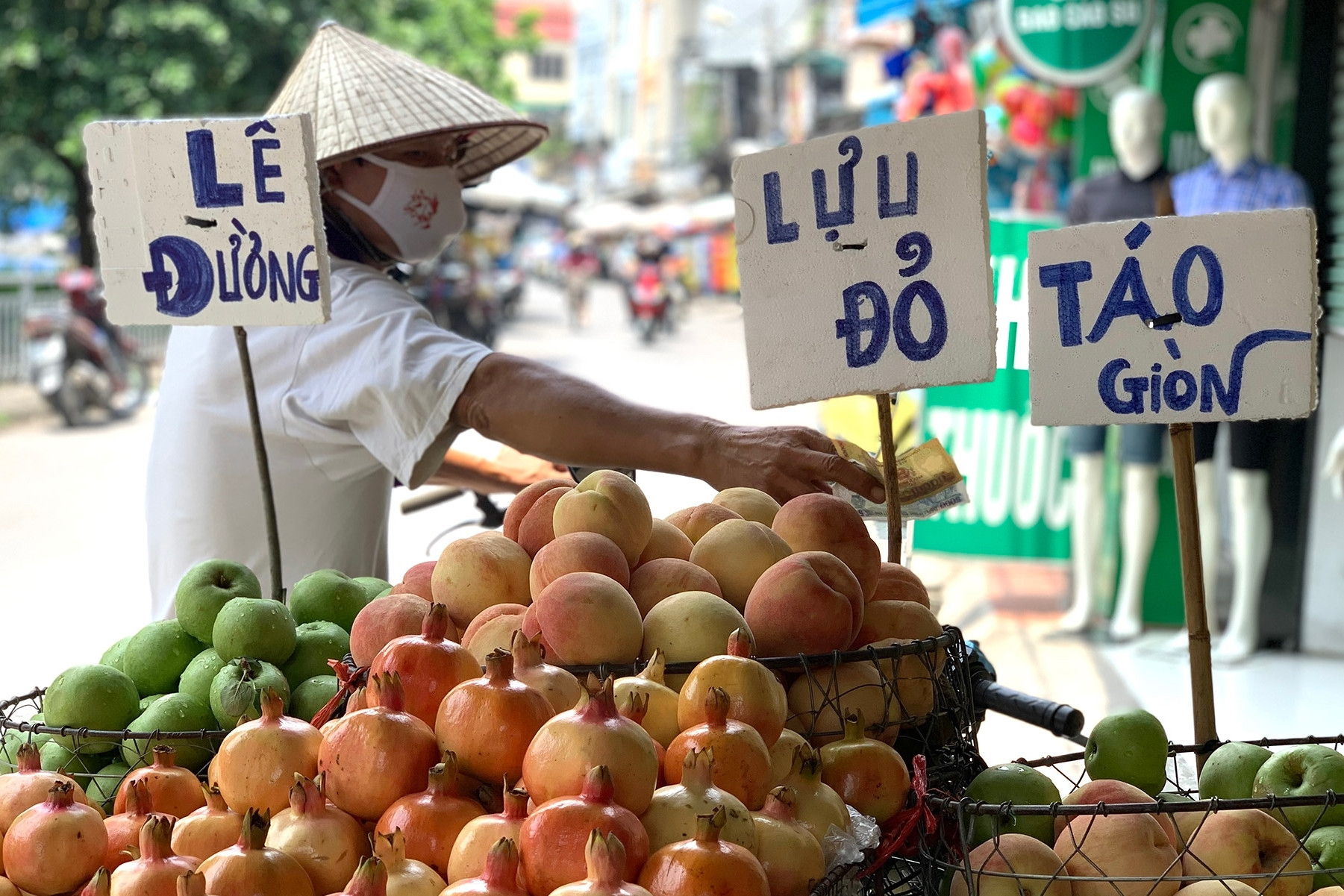 Việt Nam chi gần 20.000 tỷ nhập về ăn, tiết lộ sốc giá trái cây Trung Quốc