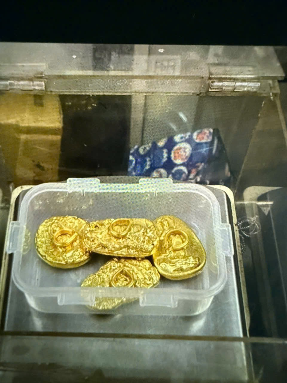 2 người phụ nữ ở Tây Ninh dàn cảnh cướp 2 kg vàng - Ảnh 4.