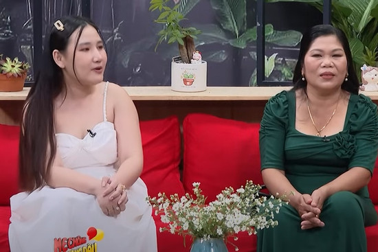 Thấy mẹ chồng đòi làm một việc, nàng dâu miền Tây bật khóc ở trong phòng