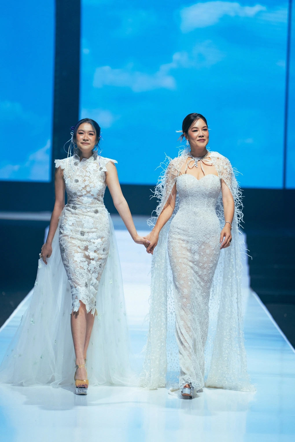 Ngỡ ngàng với vẻ xinh đẹp, cao lớn của con gái ca sĩ Thu Phương và chồng cũ Huy MC - Ảnh 1. Ngỡ ngàng với vẻ xinh đẹp, cao lớn của con gái ca sĩ Thu Phương và chồng cũ Huy MC - Ảnh 1.