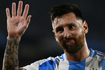 Messi ngồi chơi 3 tháng: Năm 2024 buồn vui lẫn lộn