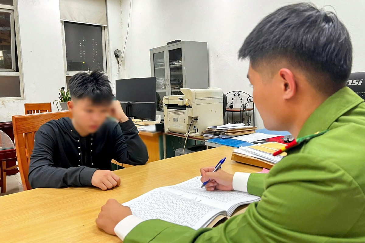 Bắt khẩn cấp 6 thanh thiếu niên đánh người, kéo lê dao phóng lợn trên đường