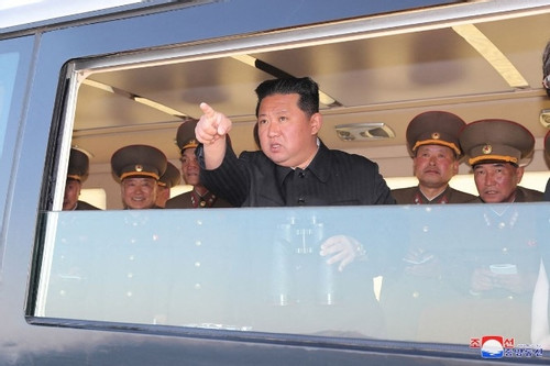 Ông Kim Jong Un cảnh báo nguy cơ 'chiến tranh hạt nhân tàn khốc'