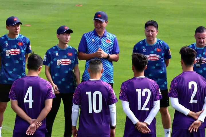 Vì sao tuyển Việt Nam vắng 7 cầu thủ trong buổi tập đầu?