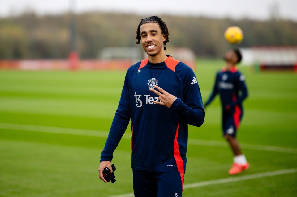 www_thesun_co_uk leny yoro manchester united reacts 950253965.jpg